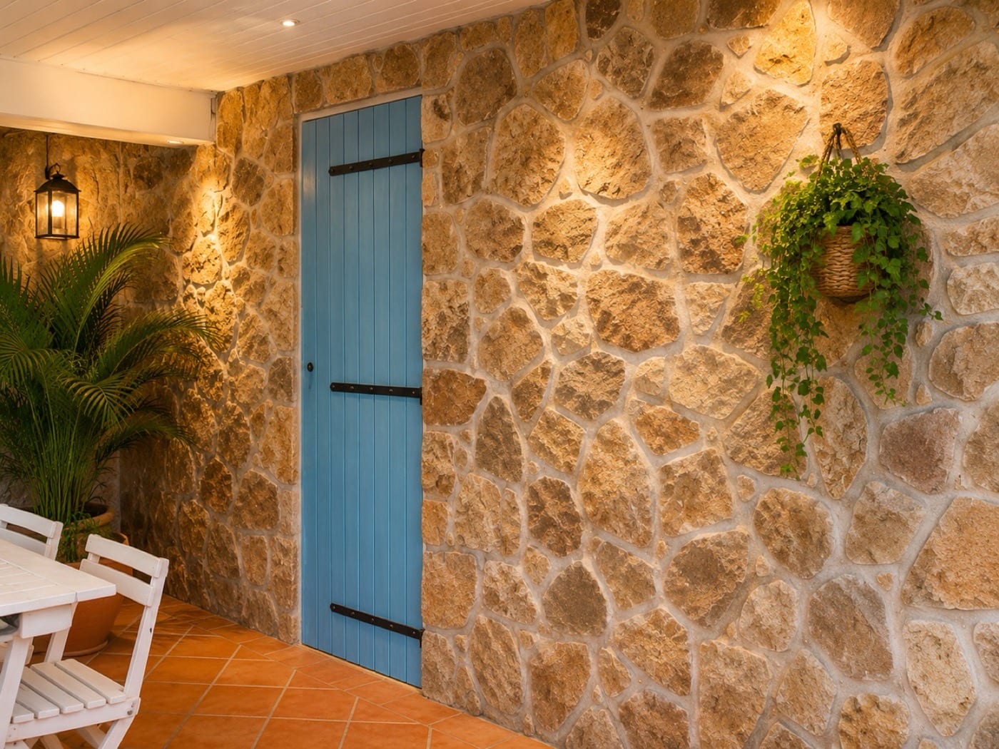 Mur décoratif sur mesure réalisé dans une maison en Martinique