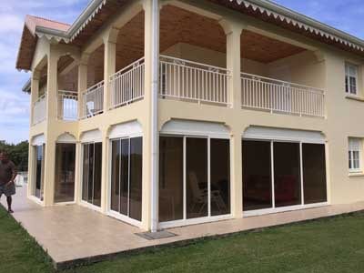 Balcon réalisé par FOR HOME DESIGN en Martinique