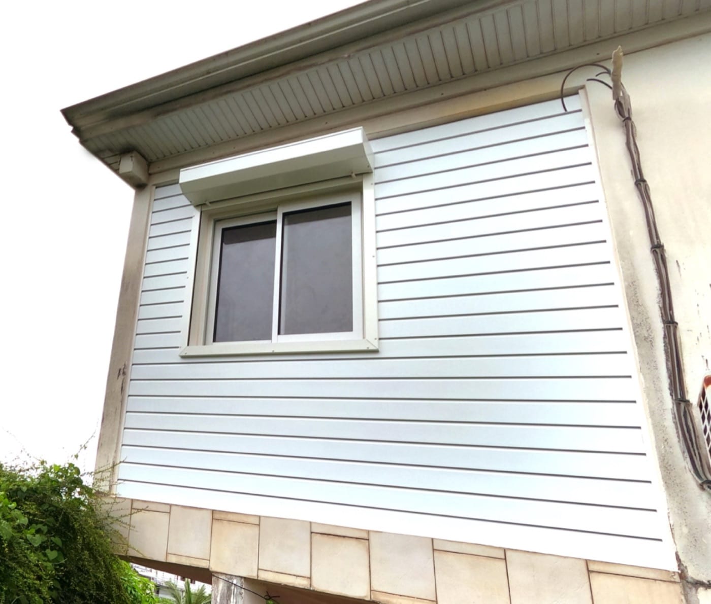 Fenêtre aluminium avec jalousie ventilée en Martinique