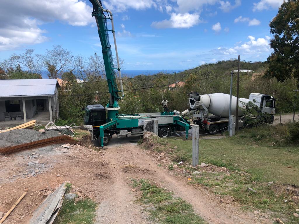 Coulage d'une dalle béton ferraillée en Martinique