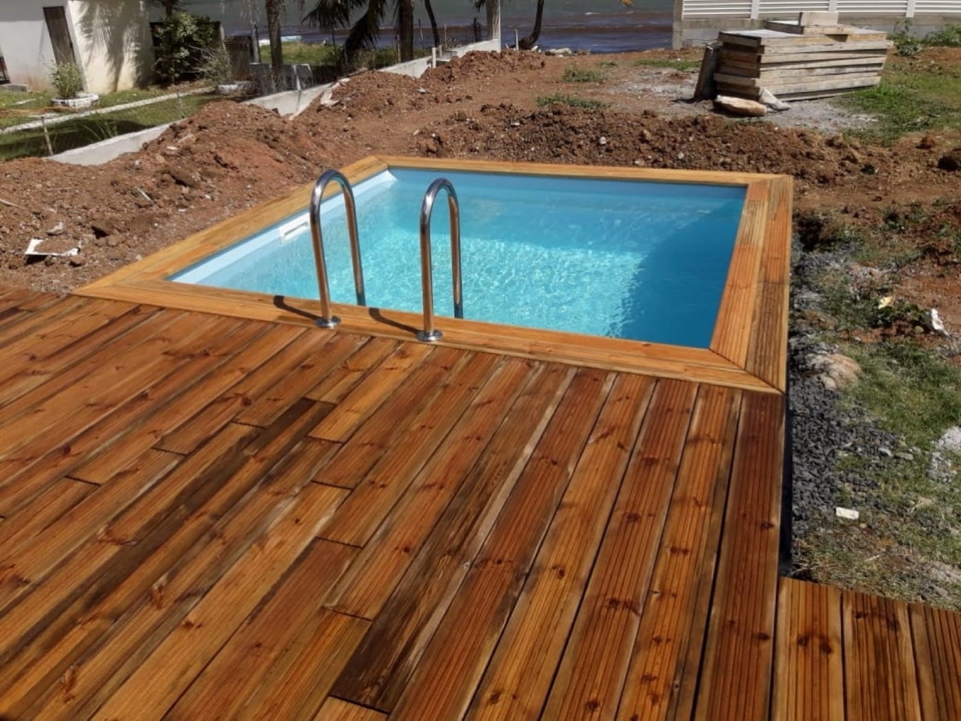 Piscine réalisée par FOR HOME DESIGN en Martinique
