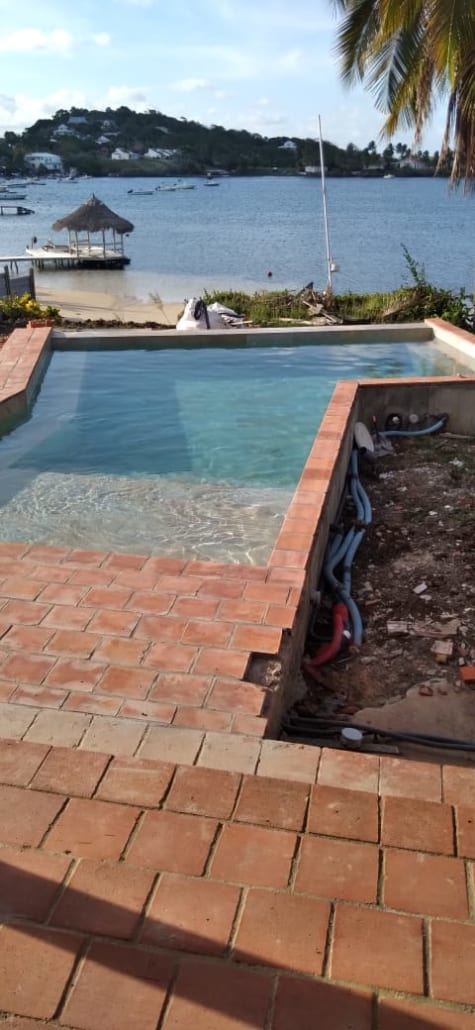 Piscine en cours de construction en Martinique