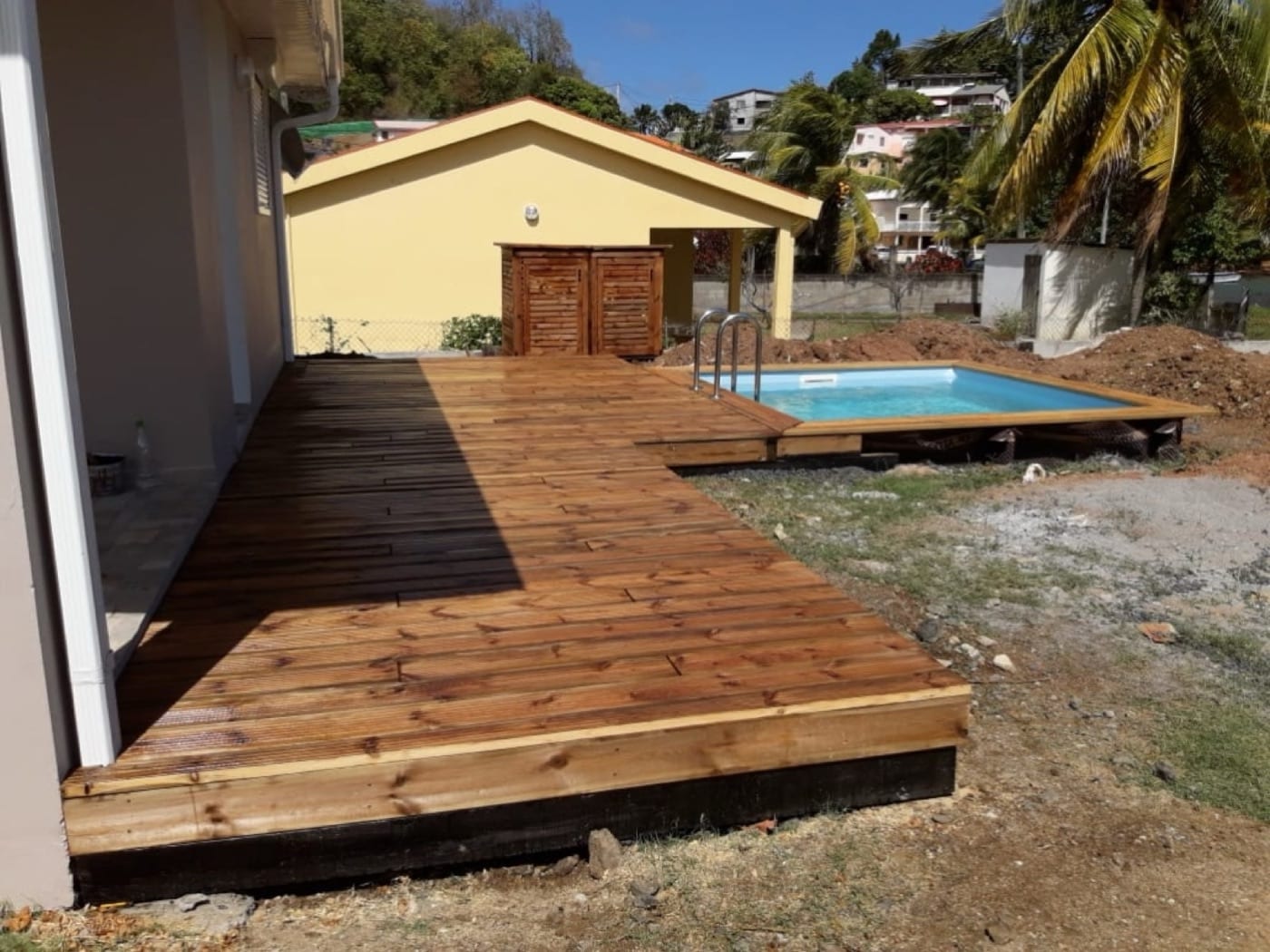 Piscine réalisée par FOR HOME DESIGN en Martinique