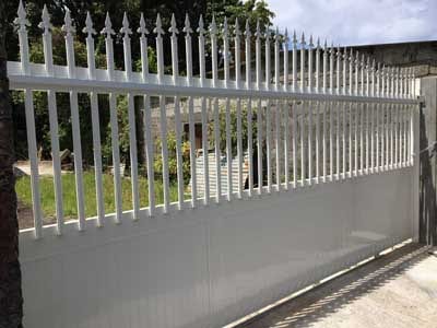 Portail battant aluminium avec motorisation en Martinique